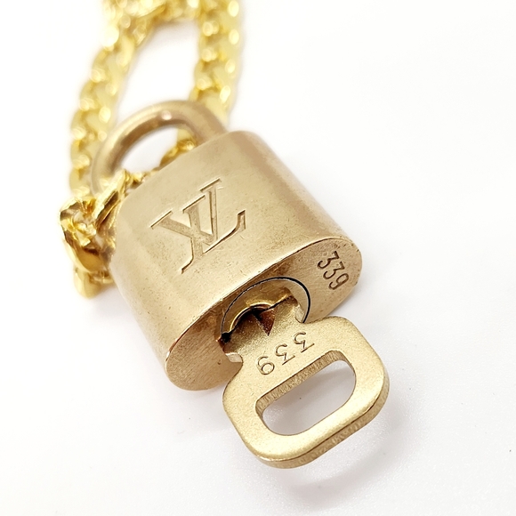 Louis Vuitton Lock & Key #339 On Gold Plated 18 Inch Chain With Box & Dustbag - Picture 2 of 7